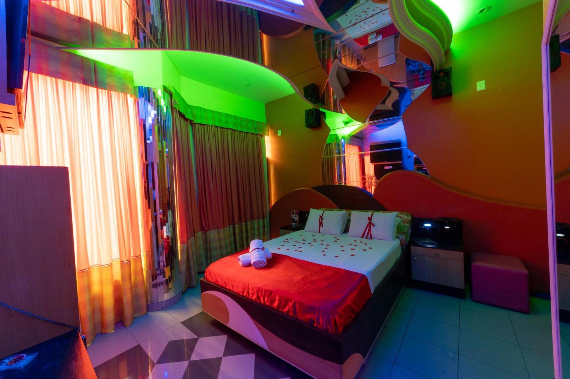 Status Motel - Check In Livre (Adults Only) سيرا المظهر الخارجي الصورة