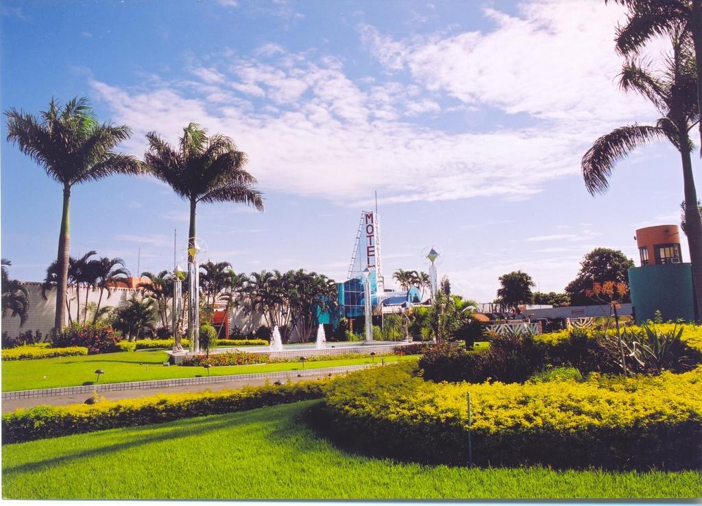 Status Motel - Check In Livre (Adults Only) سيرا المظهر الخارجي الصورة