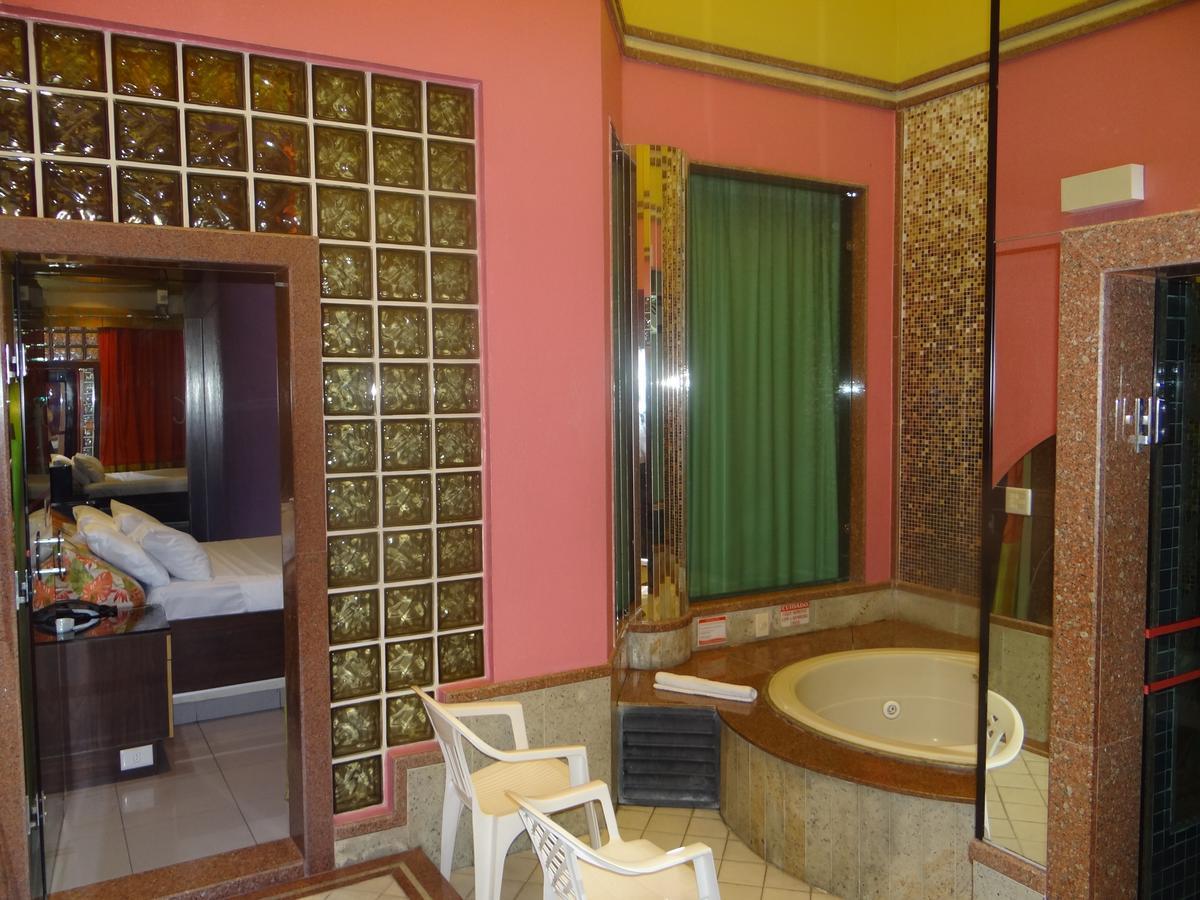 Status Motel - Check In Livre (Adults Only) سيرا المظهر الخارجي الصورة